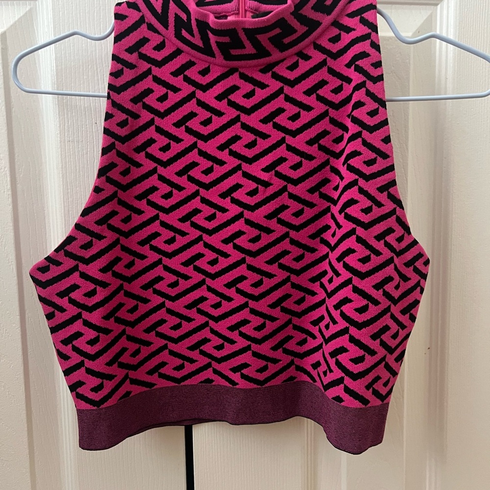 Geometric Patterned Sleeveless Top - Pink And Bla… - image 1